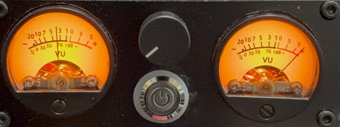 右のメータだけ振り切れ寸前